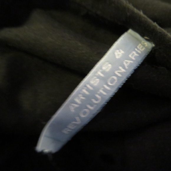 ARTISTS & REVOLUTIONARIES BLK 3/4 SLEEVE TOP OS* - Picture 6 of 6